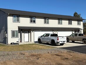 412 W 1st St, Unit A in Waterville, WA - Building Photo - Building Photo