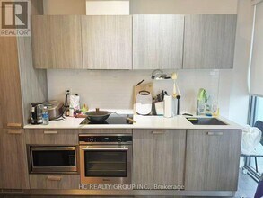 50 Charles St E in Toronto, ON - Building Photo - Building Photo