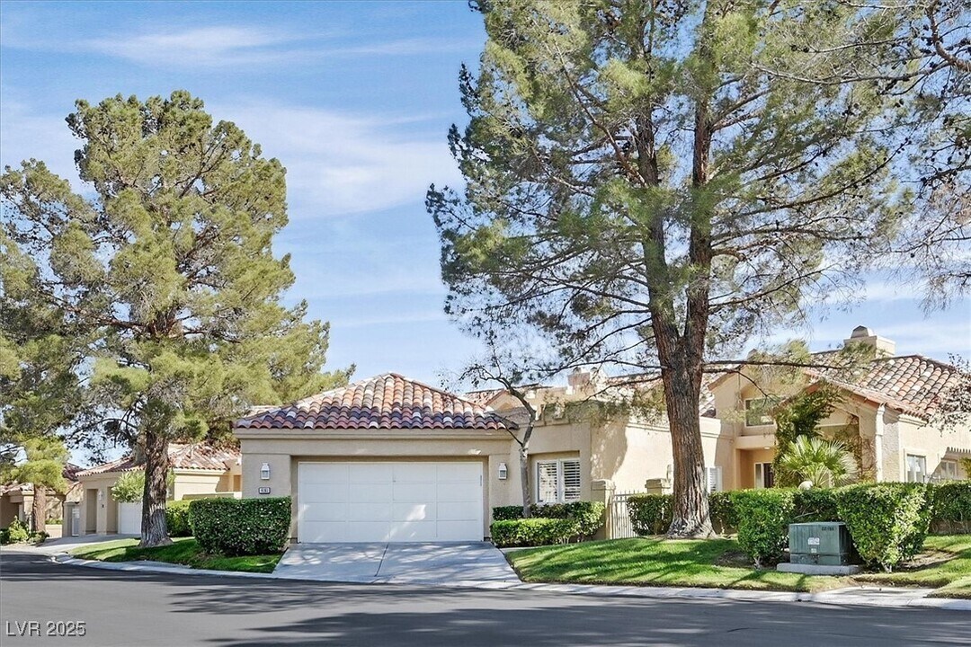 8161 Round Hills Cir in Las Vegas, NV - Building Photo