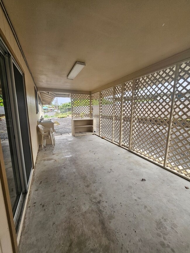 1073 W Kawailani St in Hilo, HI - Building Photo - Building Photo