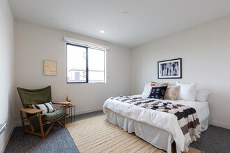 1319 S Orange Grove Ave in Los Angeles, CA - Foto de edificio - Interior Photo