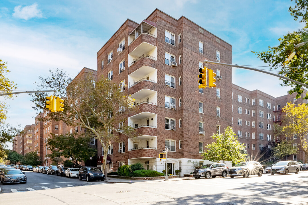 The Rhode Island in Rego Park, NY - Building Photo