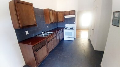 2004 Family Ln. in Clyde, TX - Foto de edificio - Building Photo