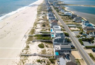 675 Dune Rd in Westhampton Beach, NY - Foto de edificio - Building Photo