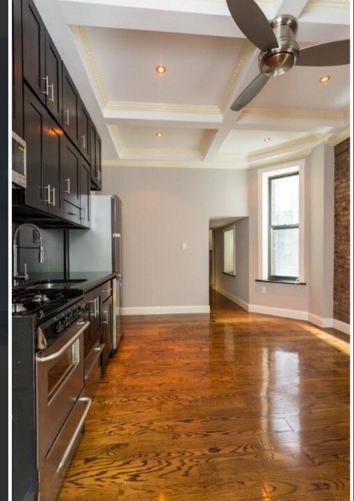 W. 103rd St in New York, NY - Building Photo