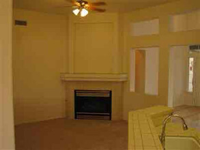 7435 N St in Fresno, CA - Foto de edificio - Building Photo