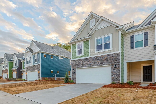 240 Harpers Run Ln in Matthews, NC - Building Photo - Building Photo