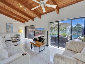 2667 Parkview Dr S in Hallandale Beach, FL - Building Photo - Building Photo