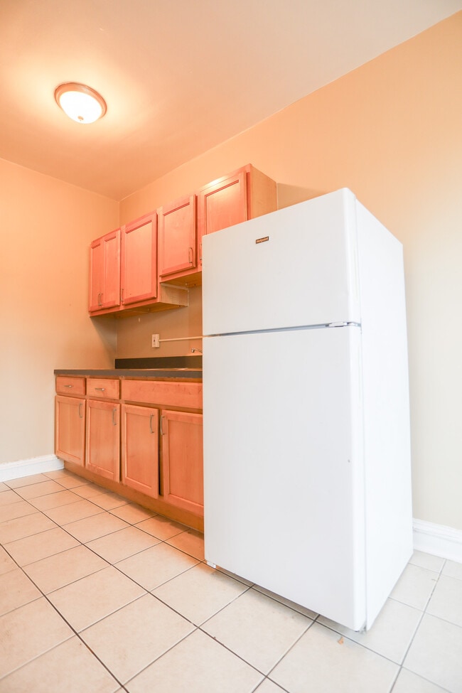 5011 N Damen Ave, Unit #28