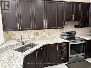 1300 Weir Chase in Mississauga, ON - Building Photo - Building Photo