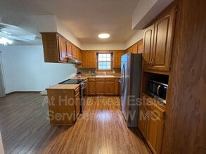 941 W Crestview St in Springfield, MO - Building Photo - Building Photo