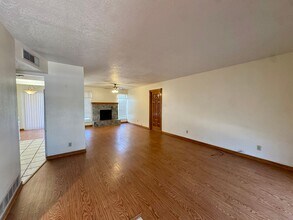 6105 Truchas Dr NE in Albuquerque, NM - Building Photo - Building Photo