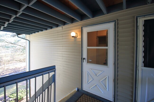 20 Delar Pkwy in Franklin Township, NJ - Building Photo - Building Photo