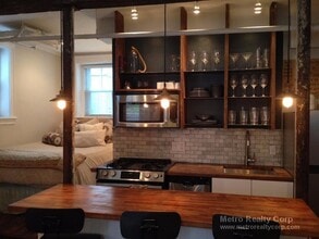 52 Gibbs St, Unit 3 in Brookline, MA - Building Photo - Building Photo