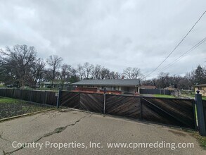 3462 White Oak Dr in Cottonwood, CA - Building Photo - Building Photo