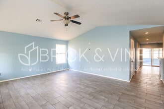 920 Periwinkle Dr in Yukon, OK - Building Photo - Building Photo