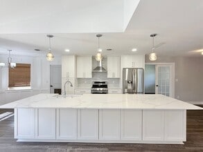 4201 Capri Dr in Pensacola, FL - Building Photo - Building Photo