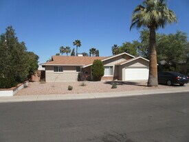 2417 S Newberry Rd in Tempe, AZ - Building Photo