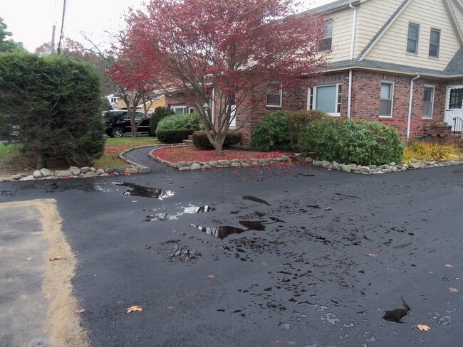 34 Pond St, Unit 2 in Salem, NH - Building Photo - Building Photo