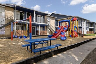 Solace Apartment Homes in Houston, TX - Foto de edificio - Building Photo