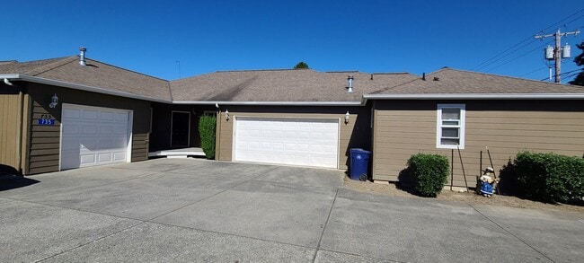 733-735-735 Peterson Rd in Burlington, WA - Building Photo - Building Photo