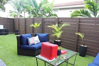 8415 NW 108th Pl in Doral, FL - Building Photo - Building Photo