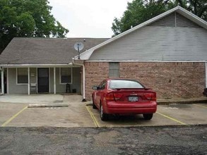 210-220 SE 16th in Paris, TX - Foto de edificio - Building Photo