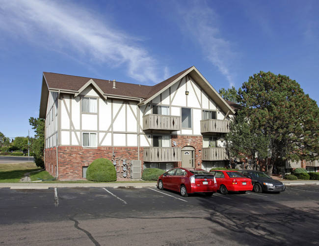 Kingsborough in Colorado Springs, CO - Building Photo - Building Photo