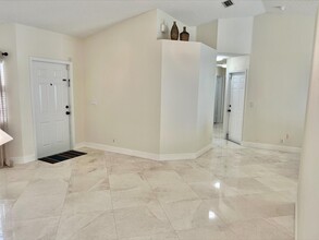 6129 Adriatic Way in Greenacres, FL - Foto de edificio - Building Photo