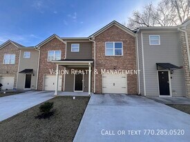 8332 Triple Crown Dr in Douglasville, GA - Building Photo