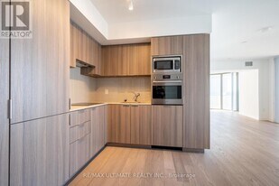 11 Wellesley St W in Toronto, ON - Building Photo