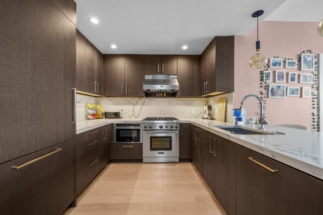 property at 1400 Hudson St