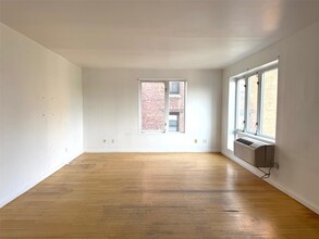 112-02 Northern Blvd, Unit 3A in Queens, NY - Building Photo - Building Photo