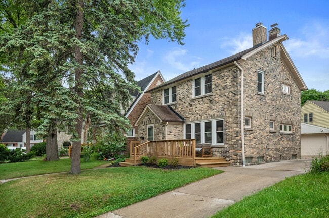 property at 1512 E Olive St