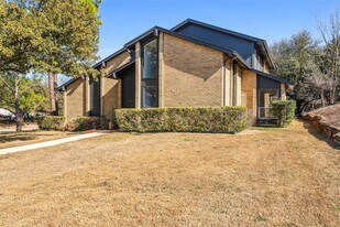 3210 Coronado St in Irving, TX - Building Photo