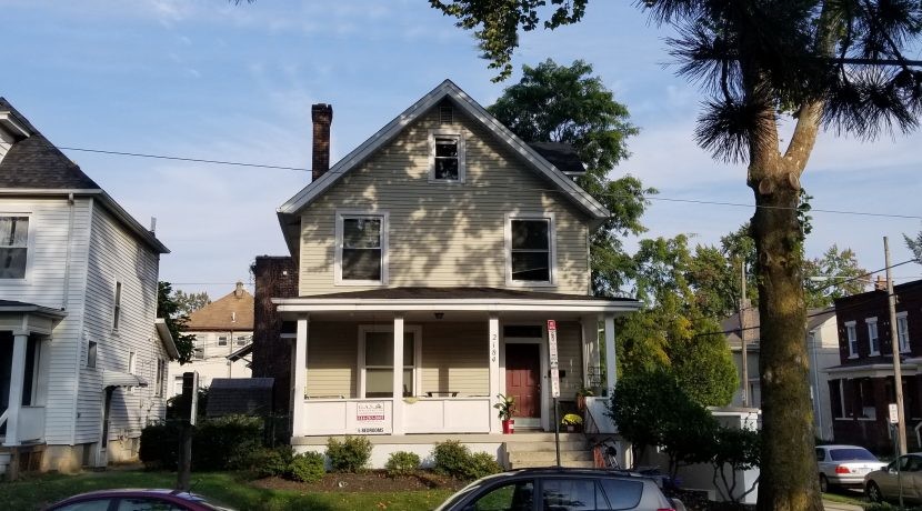 2184 Indianola Ave in Columbus, OH - Foto de edificio