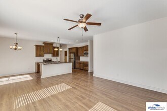 907 Threewood Ct in Andover, KS - Building Photo - Building Photo