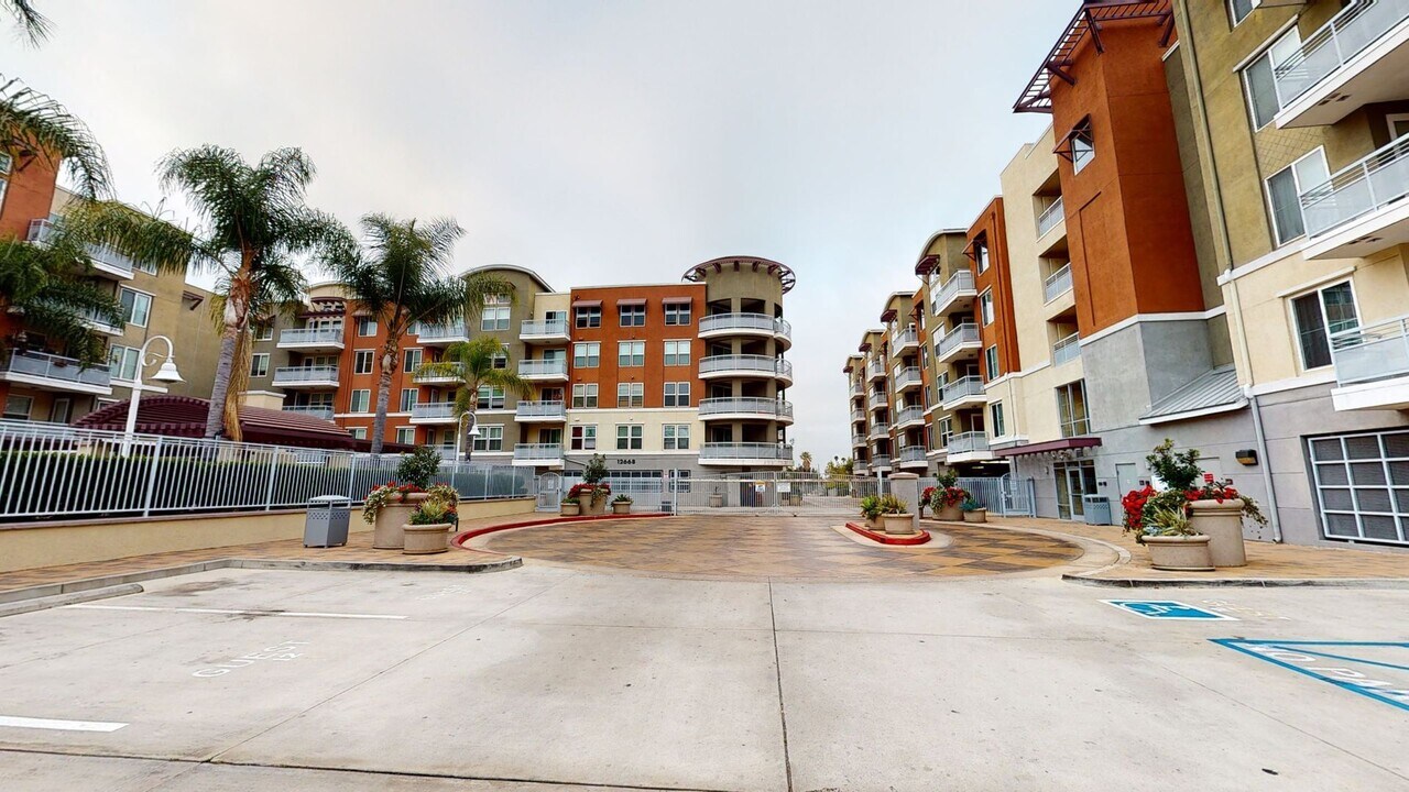 12688 Chapman Ave in Garden Grove, CA - Foto de edificio