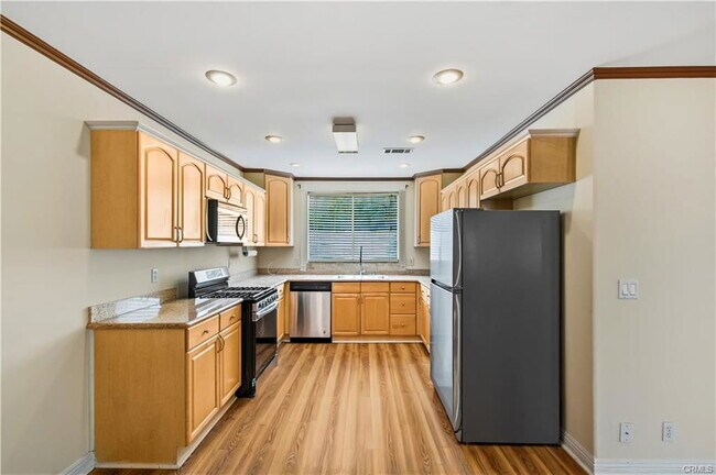 5204 Etiwanda Ave in Los Angeles, CA - Building Photo - Building Photo