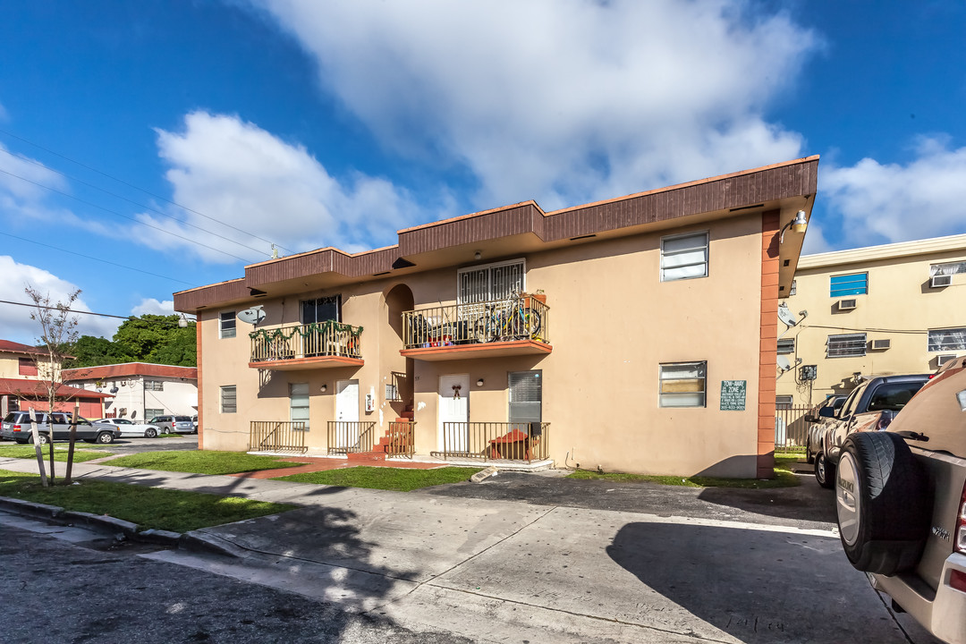 Elena Pernas Apartments in Miami, FL - Building Photo