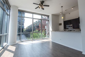 123 S Green St in Chicago, IL - Building Photo - Building Photo