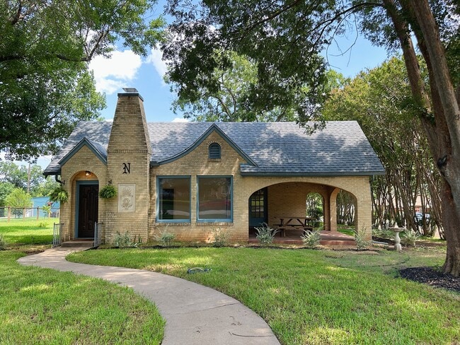 property at 2726 Sanger Ave