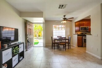 10639 Dabney Dr in San Diego, CA - Building Photo - Building Photo