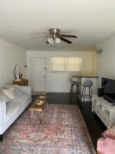 897 N Highland Ave NE, Unit B7 in Atlanta, GA - Foto de edificio - Building Photo