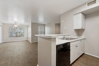 Glen Oaks Apartments in Tallahassee, FL - Building Photo - Building Photo