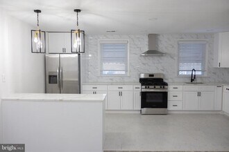 3286 Cromwell Rd in Philadelphia, PA - Building Photo - Building Photo