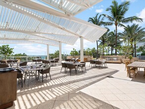 6801 Collins Ave, Unit 1208 in Miami Beach, FL - Foto de edificio - Building Photo