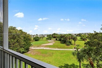 2661 S Course Dr in Pompano Beach, FL - Foto de edificio - Building Photo