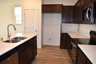 8389 Oksana Wy in Elk Grove, CA - Building Photo - Building Photo