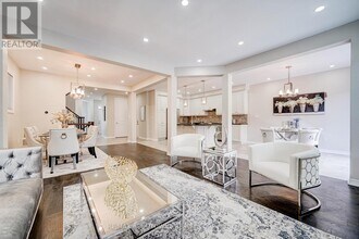 385 Dahlia Trail in Oakville, ON - Building Photo - Building Photo